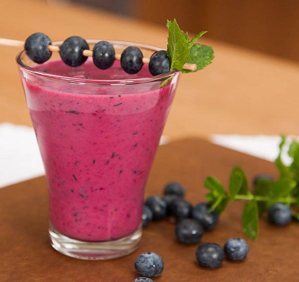 Beetroot-and-blueberry-juice-recipe-3