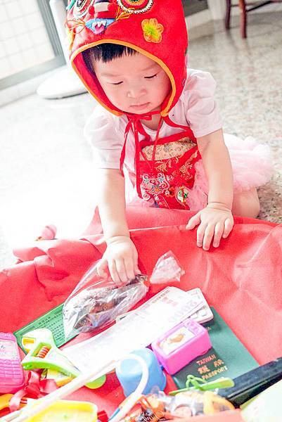 0194抓周儀式.jpg 0194抓周儀式.jpg