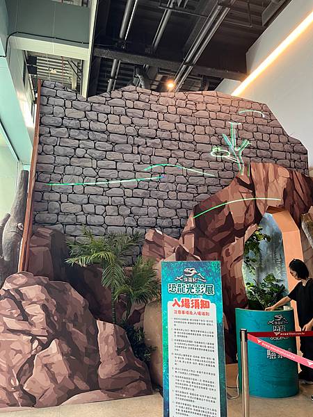 這麼熱要去哪裡玩 親子室內好去處 恐龍光影展 士林科教館