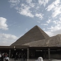 吉薩 (Giza): 古夫金字塔區入口~要買門票進入