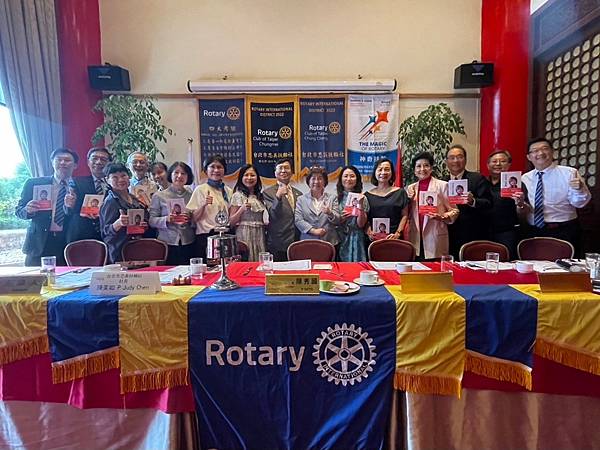 李永然律師出席忠誠、忠美扶輪社兩社聯合例會,會中邀請張育美