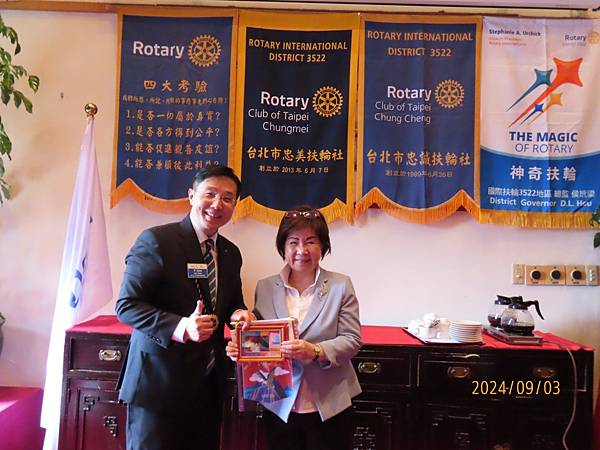 李永然律師出席忠誠、忠美扶輪社兩社聯合例會,會中邀請張育美