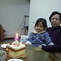 20111224 B day mom n niece 1