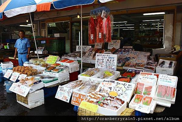 函館 函館朝市 新鮮美味的海鮮飯 燒扇貝 夕張密瓜還有啤酒和墨魚雪糕 Travel Pop
