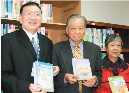 前德霖技術學院校長趙寧(左)去年十一月邀作家蔡文甫(中)、陳若曦(右)座談時合影,這是趙寧在德霖最後一次公開露面。.jpg 前德霖技術學院校長趙寧(左)去年十一月邀作家蔡文甫(中)、陳若曦(右)座談時合影,這是趙寧在德霖最後一次公開露面。.jpg