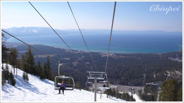 夫夫搭 lift 下山時照的