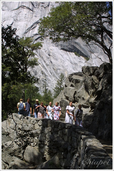 遇到穿長裙來爬山的女生