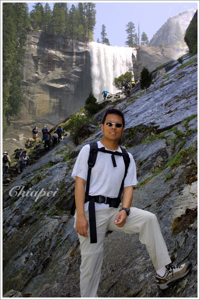 這張是兩張不同曝光值合成的