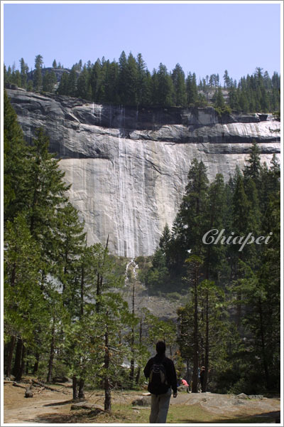 走向 Nevada Fall 的路上不會被淋濕