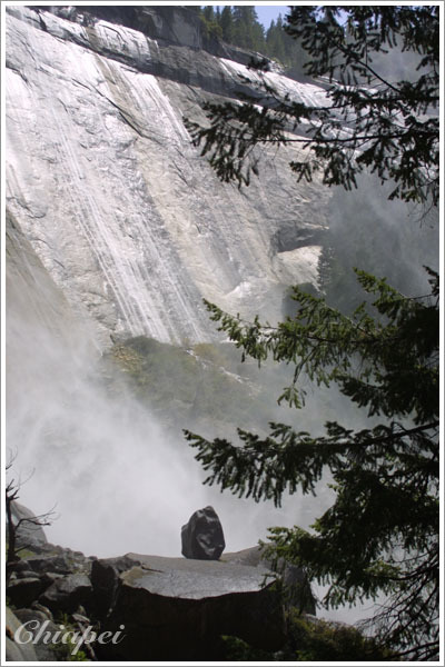 很有禪意的一顆大石