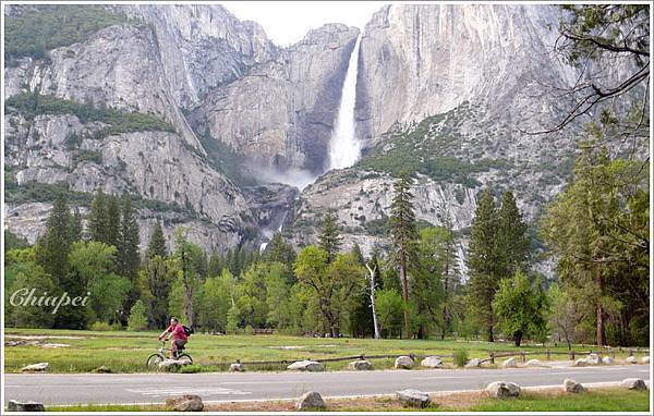 回頭就能看見層層相疊的優勝美地瀑布