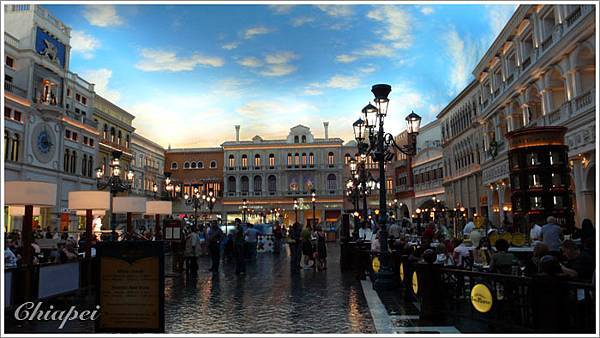 這個廣場的地板做得還不錯