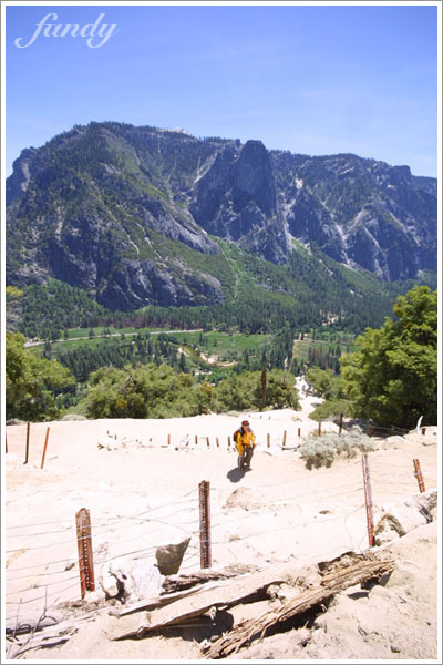 這片上坡又陡又軟，超難走