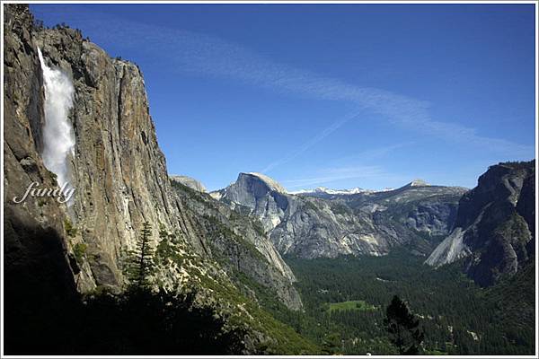 看得出來我們離瀑頂愈來愈近了嗎？