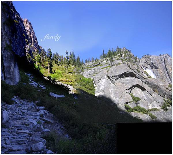 這是上坡路段最後一次看到瀑布