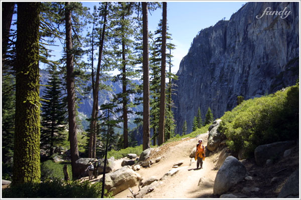 呼！快要走不動了...