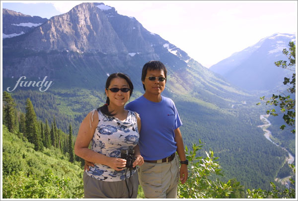 拿著望遠鏡找 Mountain Goat 的蹤跡