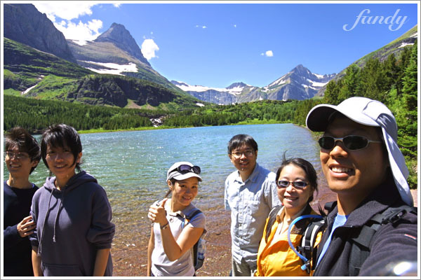 廣角鏡是吧？大家站分散一點！ XD