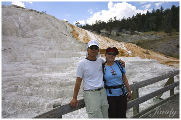 聽說往裡面走一些就會有水流