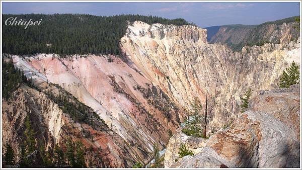 粉紅色和淺黃色的峽谷