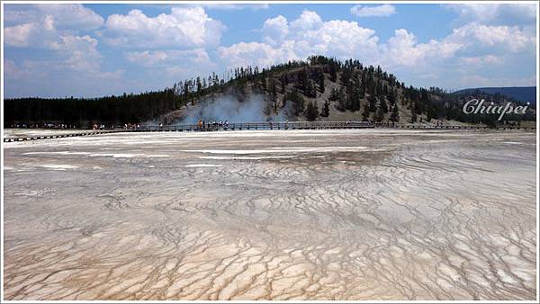 冒著藍煙的那個就是雅藍特別推薦的 Grand Prismatic Spring