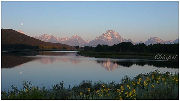 湖面還有一絲薄霧