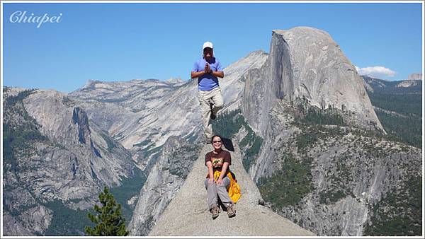 夫夫的姿勢是 Keroro 拜觀音嗎？ XD