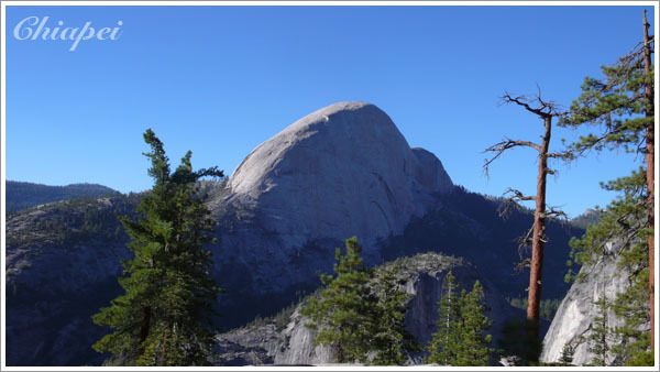 Half Dome 的這一面看起來很平緩