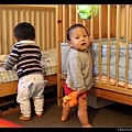 9/1 Q寶得意地向小宇展示新房間（不忘抓緊小猴子）