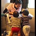 9/1 兩隻一起上。很像老奶奶在向孫子講當年的畫面 XD
