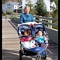 1/3 外婆推車散步