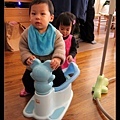 1/7 弟弟對小馬桶非常有興趣