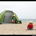 海邊玩沙(新買的帳蓬好棒!)