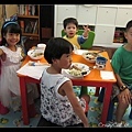 朋友來訪,四個小朋友一起吃飯