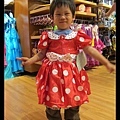 Q寶堅持要穿米妮... XD