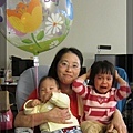 5/9 這是母親節合照耶，陳小牛真是不給面子...
