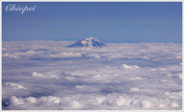 在飛機上看見 Mt. Rainier