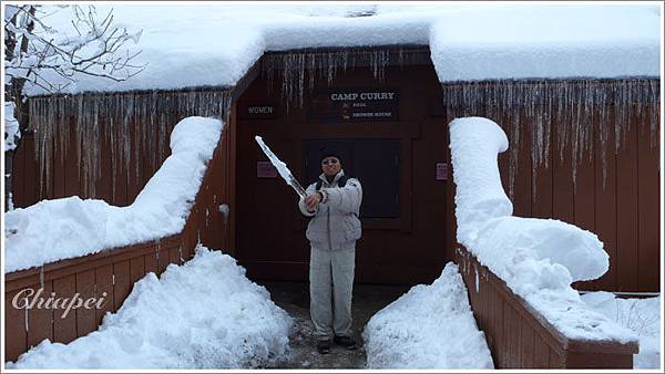 在廁所門口撿到超大冰柱