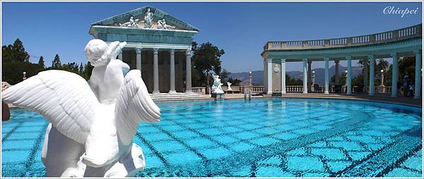 Hearst Castle 最著名的希臘風戶外游泳池