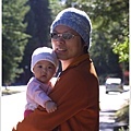 11/21 爸爸抱著寶寶來賞楓