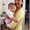 11/26 艾咪阿姨抱小孩很有經驗哦!