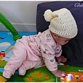 寶寶試戴鉤針三角帽