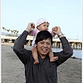 3/19 騎在爸爸肩膀上~