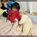 4/24 Q寶:「姊姊保護我~~」