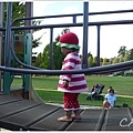 9/8 站在高高的遊戲吊橋上也不怕~(做媽的倒是很怕...)