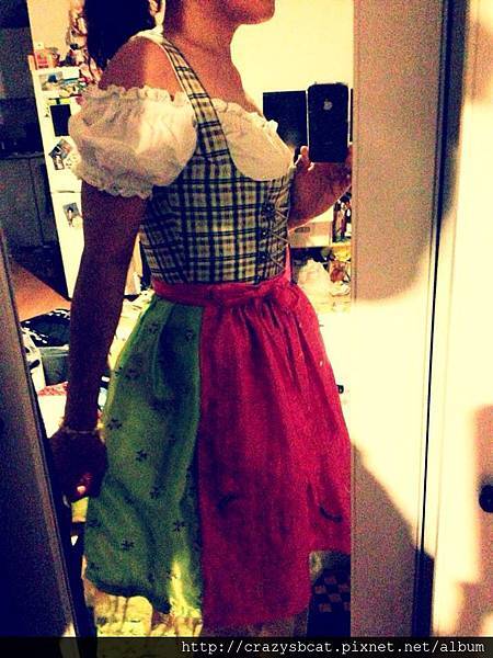 超亮色組合的短Dirndl