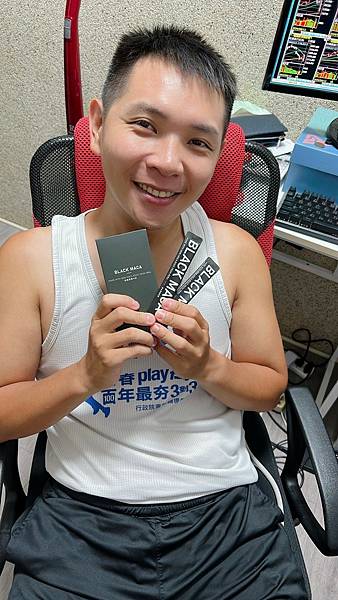 津津根之屋 祕魯黑瑪卡粉_先生與產品合照