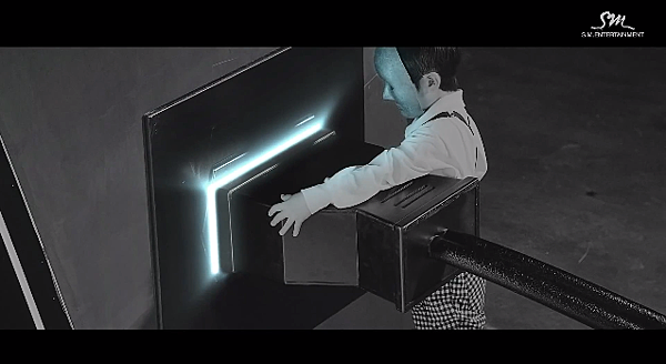 SHINee_Everybody_11.png