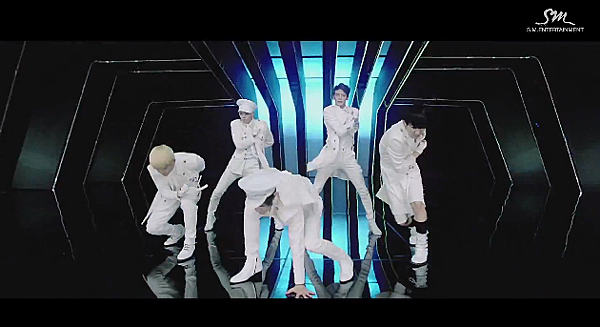 SHINee_Everybody_25.png
