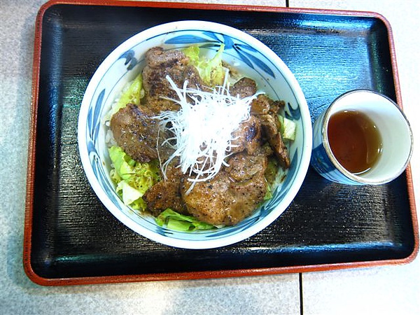 まぐろほほ肉ステーキ丼